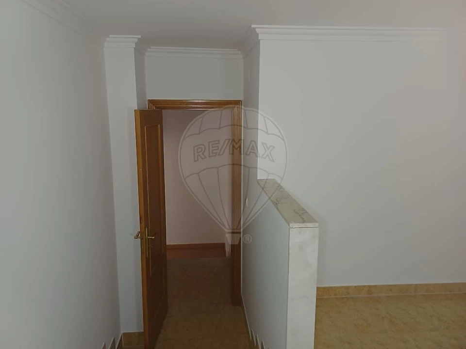 Loja para Venda em Sacavém e Prior Velho Foto 9