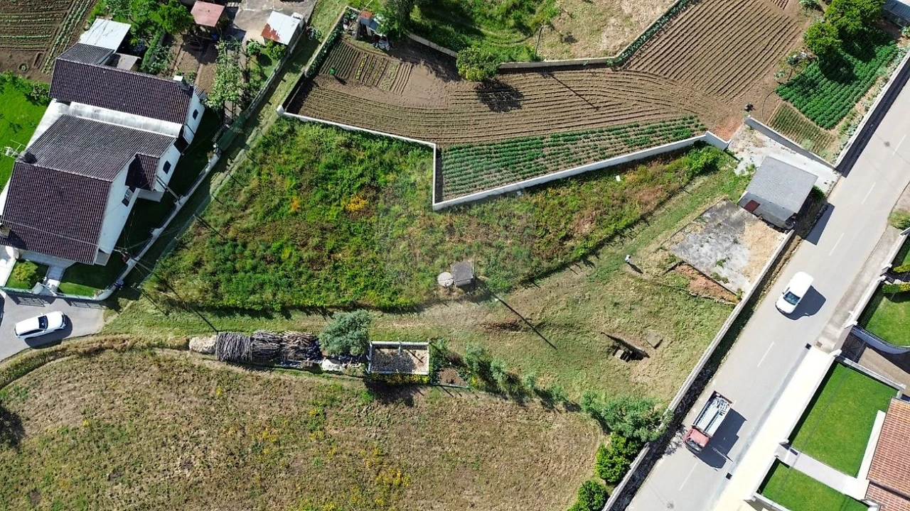 Terreno para Venda em Valongo do Vouga Foto 1