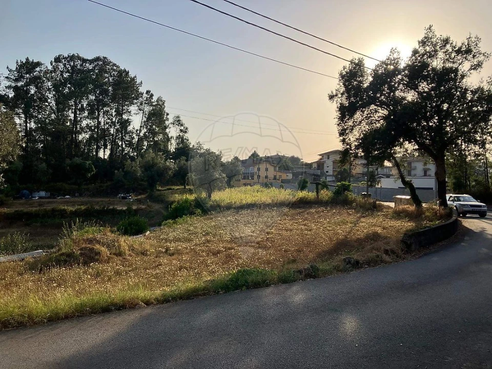 Terreno para Venda em Melres e Medas Foto 1