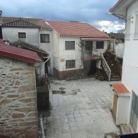 Moradia T4 para Venda em Sabrosa