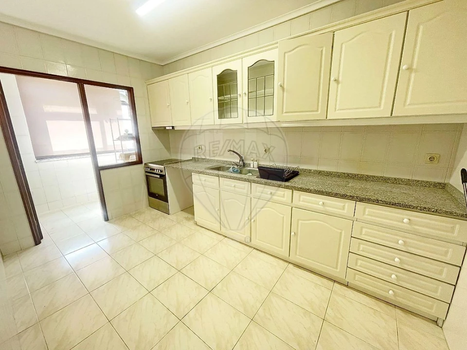 Apartamento T3 para Arrendamento em Espinho Foto 12