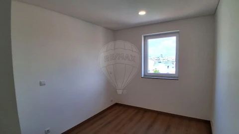 Apartamento T2 para Arrendamento em Mafamude e Vilar do Paraíso