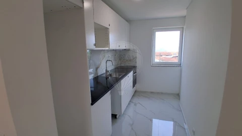 Apartamento T2 para Arrendamento em Mafamude e Vilar do Paraíso