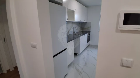 Apartamento T2 para Arrendamento em Mafamude e Vilar do Paraíso