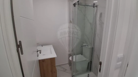 Apartamento T2 para Arrendamento em Mafamude e Vilar do Paraíso