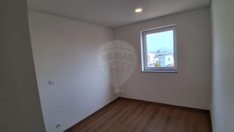 Apartamento T2 para Arrendamento em Mafamude e Vilar do Paraíso