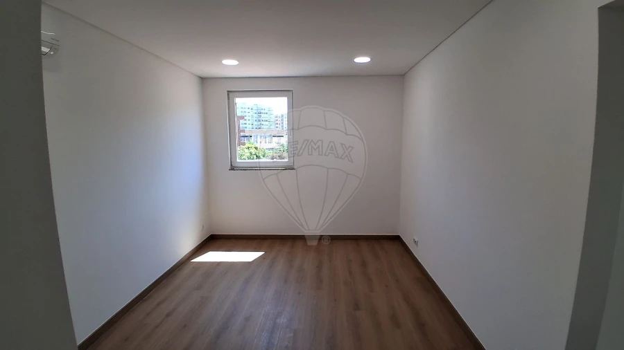 Apartamento T2 para Arrendamento em Mafamude e Vilar do Paraíso