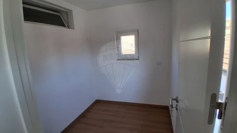 Apartamento T1 para Arrendamento em Mafamude e Vilar do Paraíso