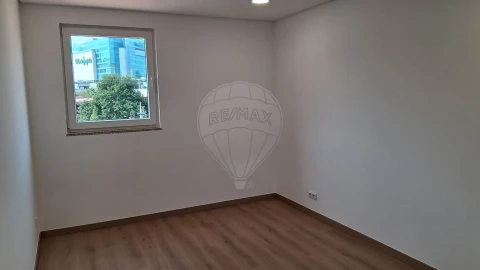 Apartamento T1 para Arrendamento em Mafamude e Vilar do Paraíso