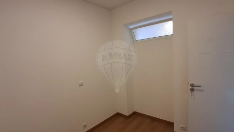 Apartamento T1 para Arrendamento em Mafamude e Vilar do Paraíso