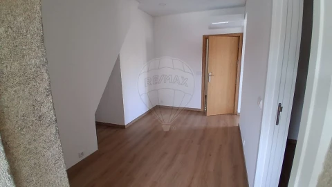 Apartamento T1 para Arrendamento em Mafamude e Vilar do Paraíso