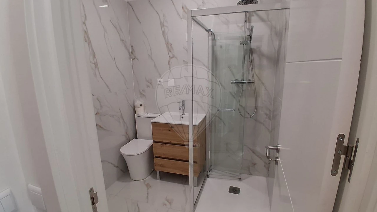 Apartamento T1 para Arrendamento em Mafamude e Vilar do Paraíso Foto 6