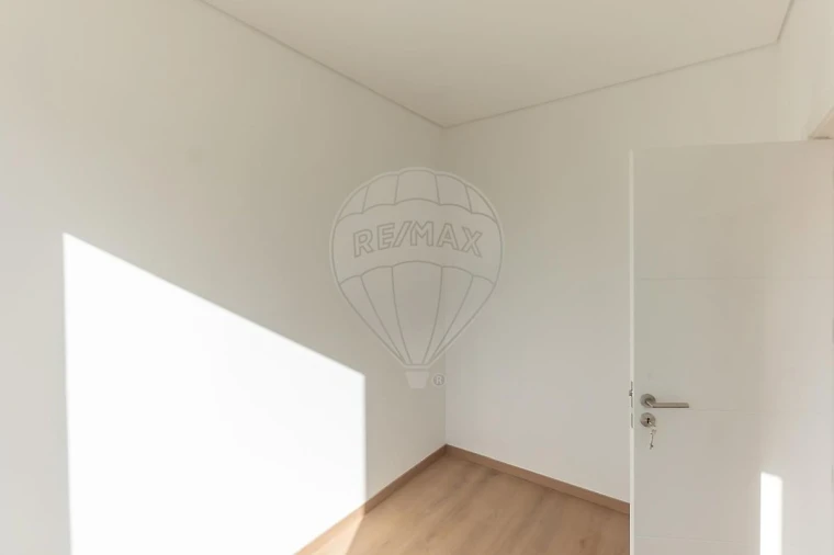Apartamento T1 para Arrendamento em Mafamude e Vilar do Paraíso Foto 3