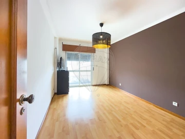 Apartamento T2 para Venda em Queluz e Belas