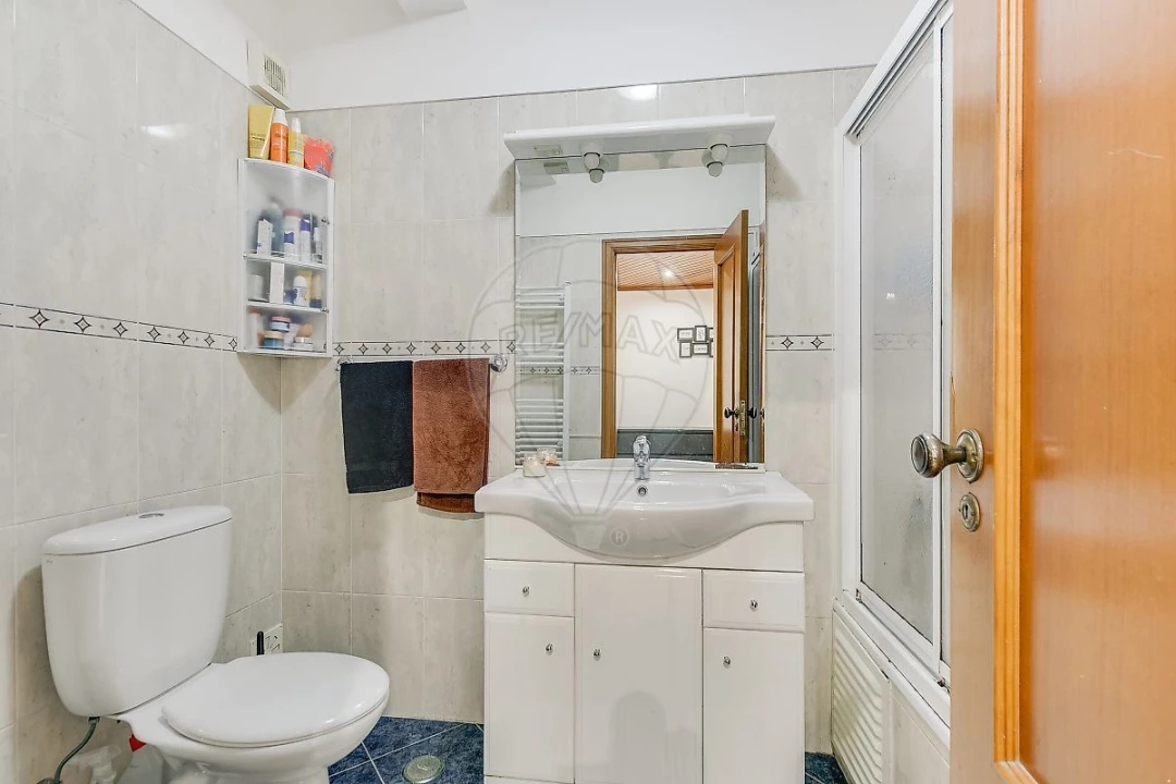 Apartamento T2 para Venda em Queluz e Belas Foto 3