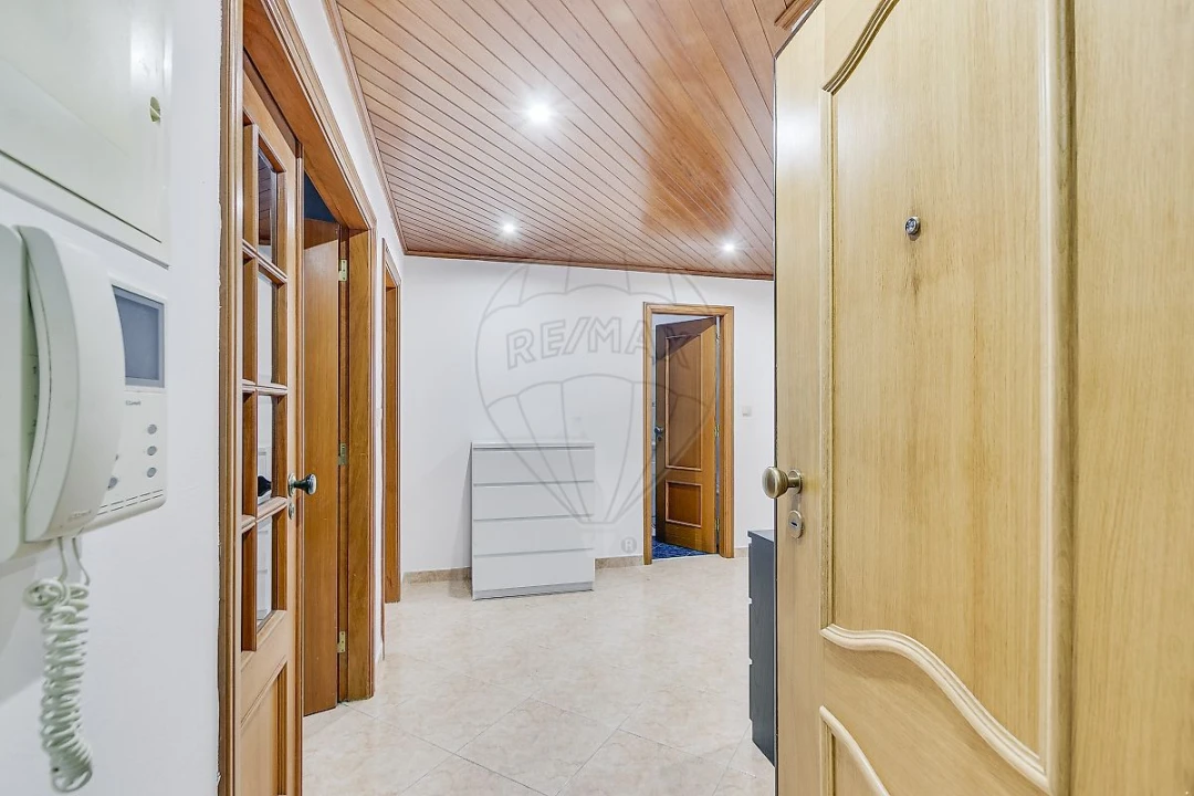 Apartamento T2 para Venda em Queluz e Belas Foto 5