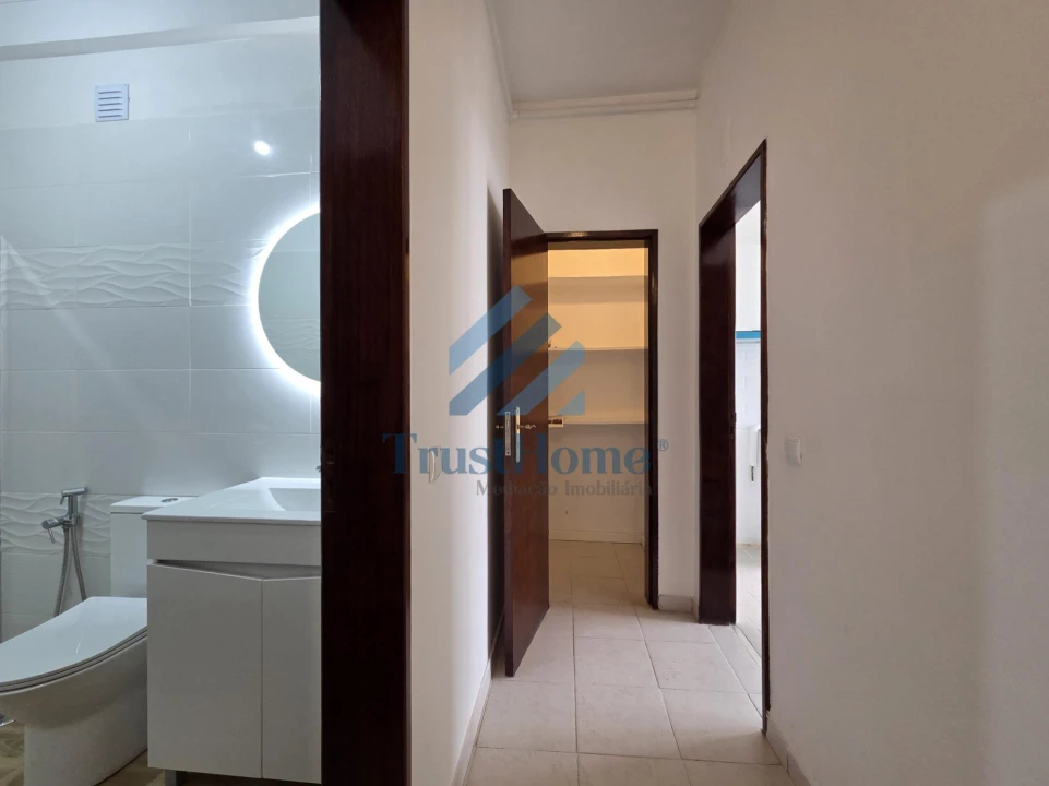 Apartamento T2 para Venda em Amora Foto 12