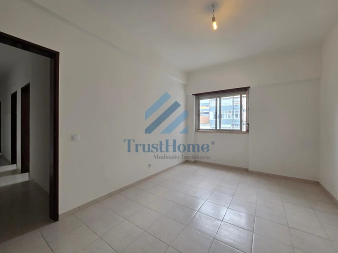 Apartamento T2 para Venda em Amora Foto 4