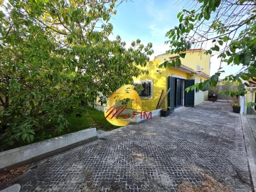 Moradia T5 para Venda em Rio de Mouro