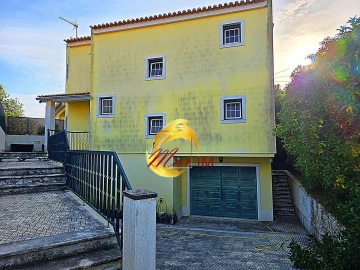 Moradia T5 para Venda em Rio de Mouro