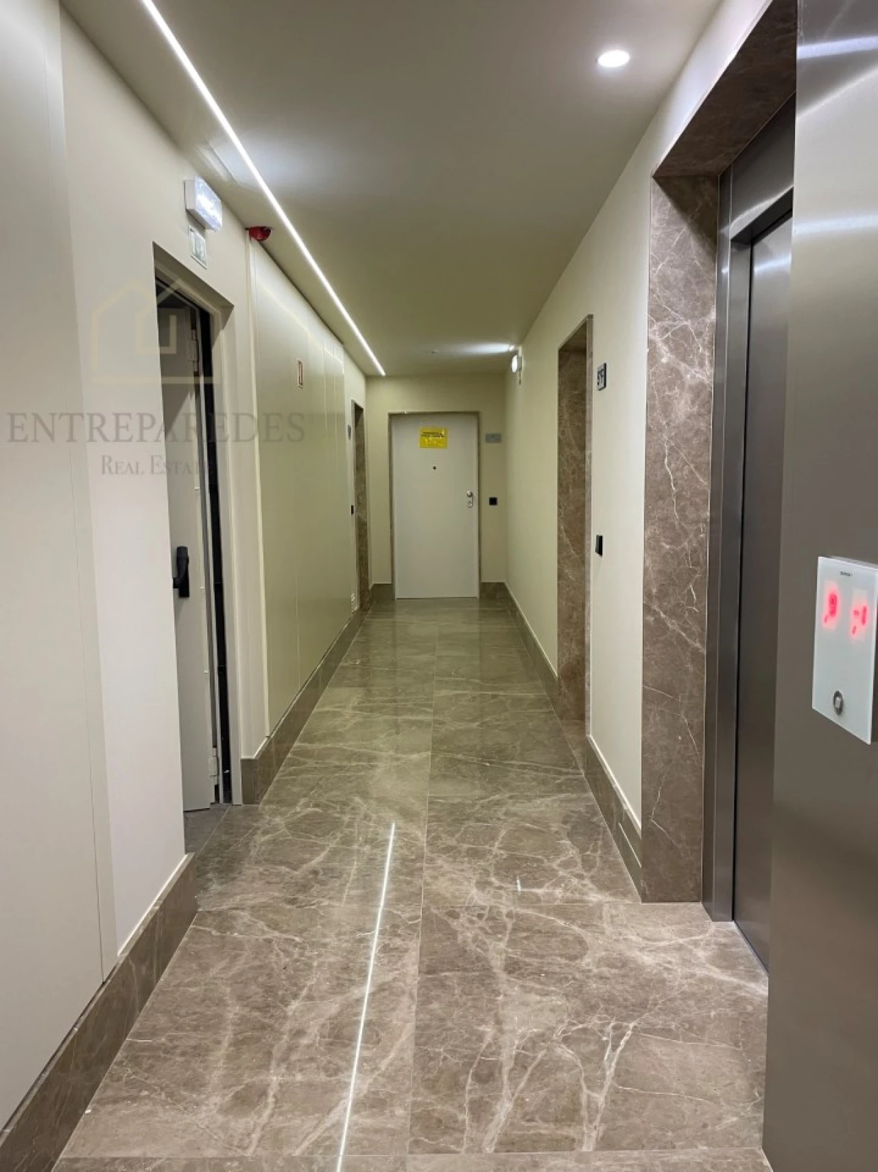 Apartamento T3 para Venda em Mafamude e Vilar do Paraíso Foto 45