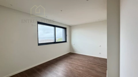 Apartamento T3 para Venda em Mafamude e Vilar do Paraíso