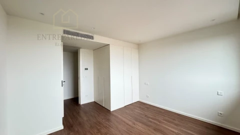Apartamento T3 para Venda em Mafamude e Vilar do Paraíso