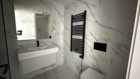 Apartamento T3 para Venda em Mafamude e Vilar do Paraíso