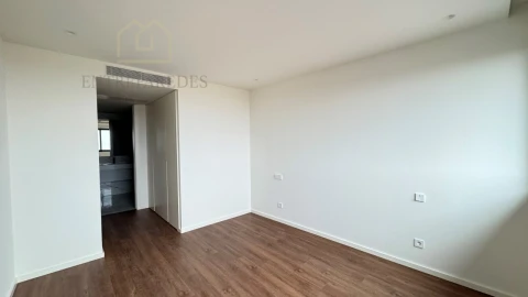 Apartamento T3 para Venda em Mafamude e Vilar do Paraíso
