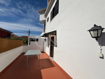 Moradia T3 para Venda em São Domingos de Rana
