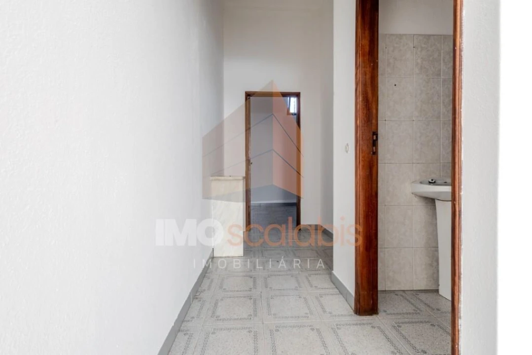 Loja para Arrendamento em Alpiarça Foto 8