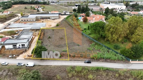 Terreno para Venda em Romeira e Várzea