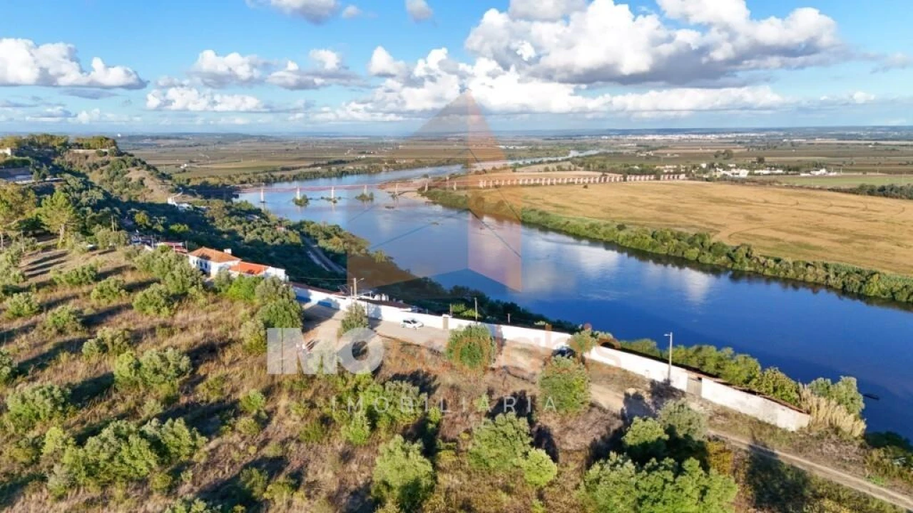 Moradia T11 para Venda em Marvila, Ribeira Santarém, São Salvador, São Nicolau Foto 1