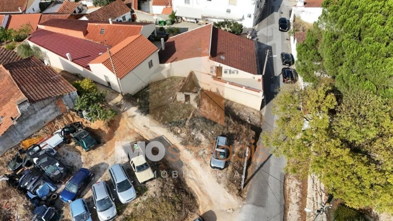 Moradia T0 para Venda em Alcanede Foto 11