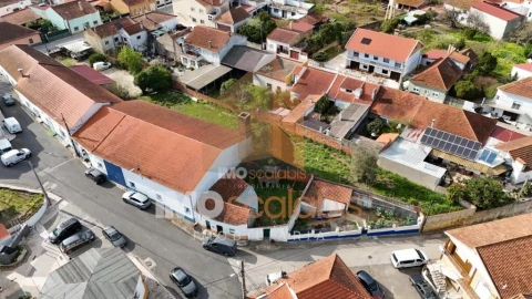 Moradia T3 para Venda em Azoia de Cima e Tremês