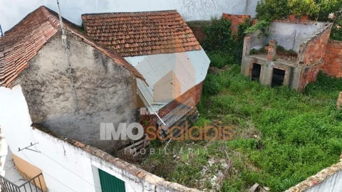Moradia T3 para Venda em Azoia de Cima e Tremês