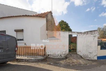 Moradia T3 para Venda em Azoia de Cima e Tremês