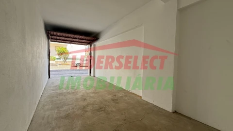 Garagem para Venda em Silveira