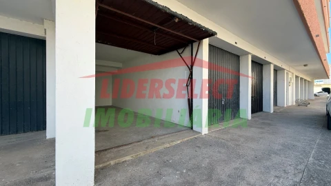 Garagem para Venda em Silveira