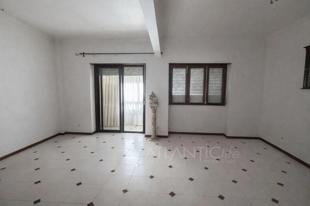 Apartamento T2 para Venda em Algueirão-Mem Martins Foto 1