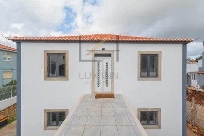 Moradia T5 para Venda em Carcavelos e Parede