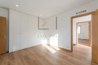 Moradia T5 para Venda em Carcavelos e Parede