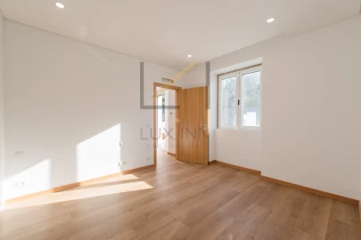 Moradia T5 para Venda em Carcavelos e Parede