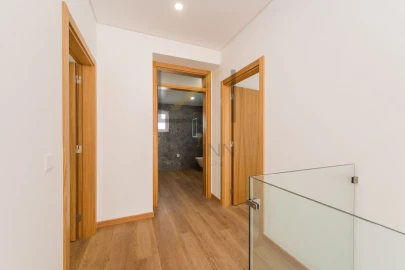 Moradia T5 para Venda em Carcavelos e Parede