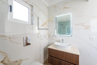 Moradia T5 para Venda em Carcavelos e Parede