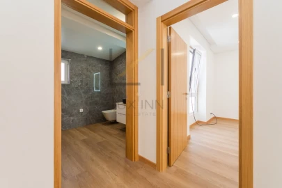 Moradia T5 para Venda em Carcavelos e Parede