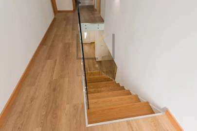 Moradia T5 para Venda em Carcavelos e Parede