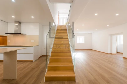 Moradia T5 para Venda em Carcavelos e Parede