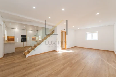 Moradia T5 para Venda em Carcavelos e Parede