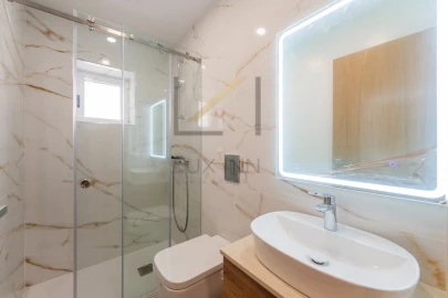 Moradia T5 para Venda em Carcavelos e Parede